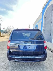2014 Chrysler Town & Country Touring - Photo 4