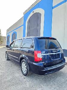 2014 Chrysler Town & Country Touring - Photo 5