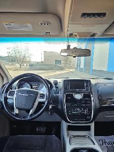 2014 Chrysler Town & Country Touring - Photo 6