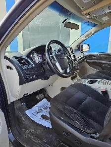 2014 Chrysler Town & Country Touring - Photo 7