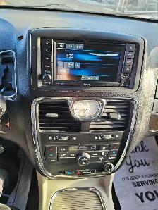 2014 Chrysler Town & Country Touring - Photo 9
