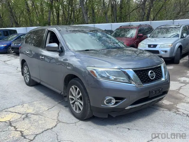 2016 Nissan Pathfinder 4WD 4dr S - Photo 3