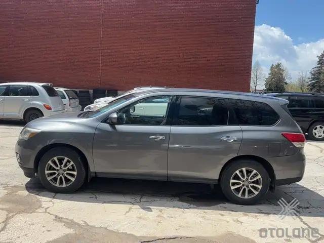 2016 Nissan Pathfinder 4WD 4dr S - Photo 8