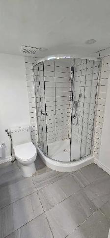 3 Bedrooms basement rental with separate entrance - Photo 2