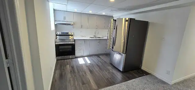 3 Bedrooms basement rental with separate entrance - Photo 3