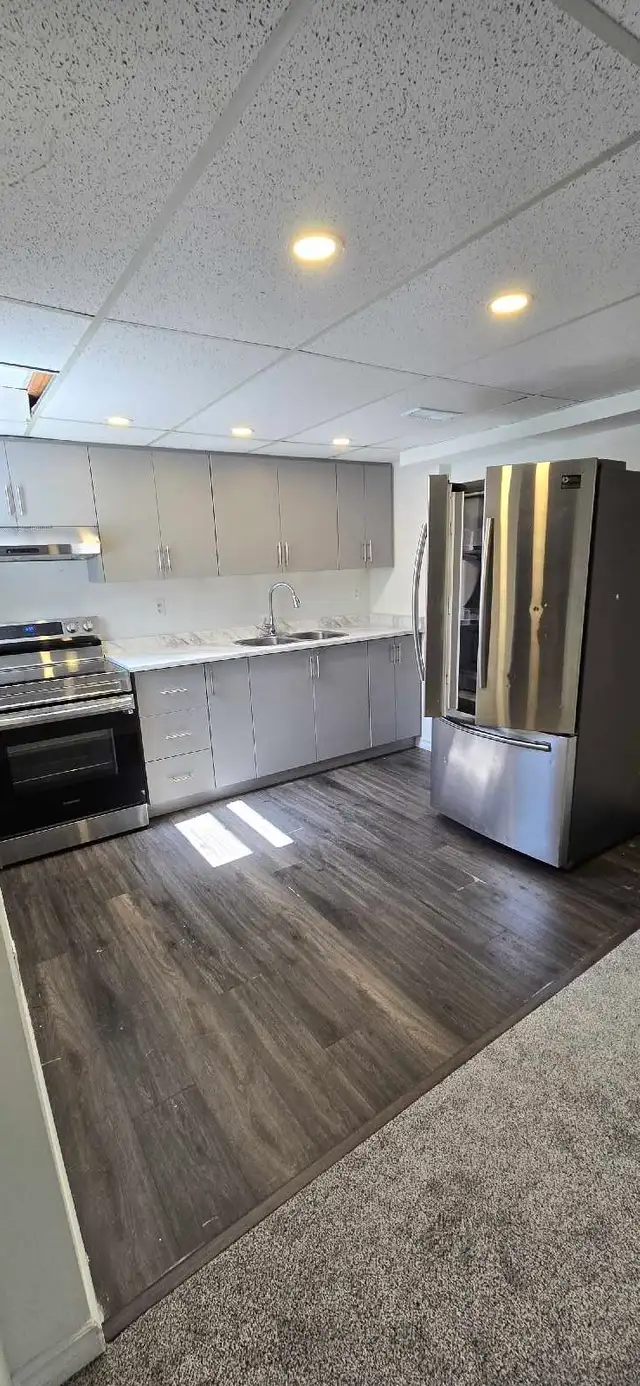 3 Bedrooms basement rental with separate entrance - Photo 4
