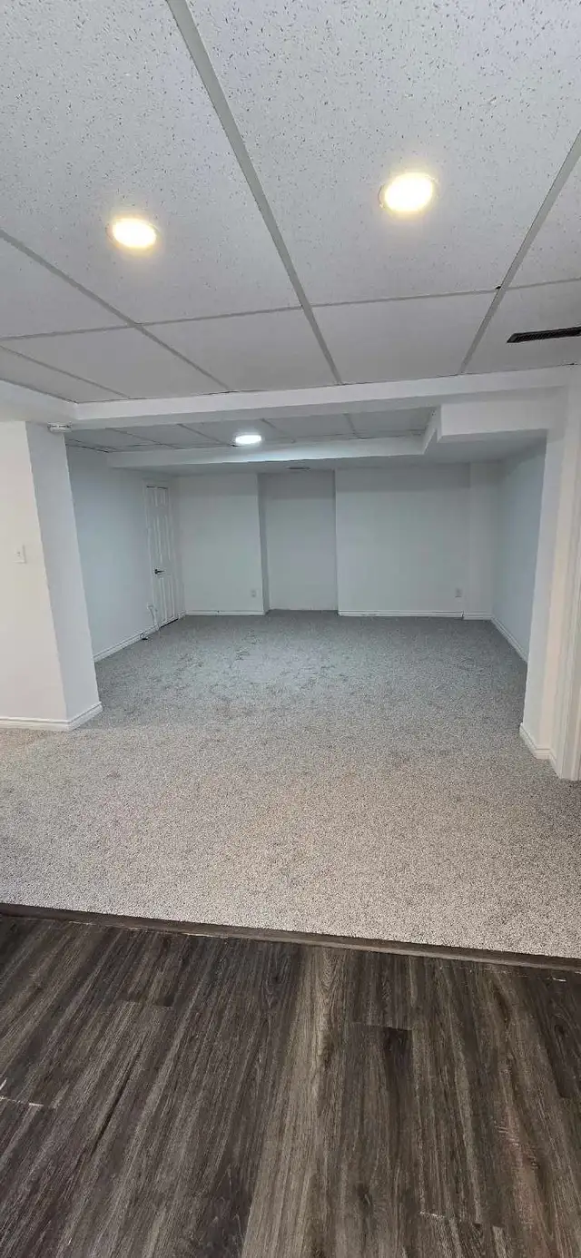 3 Bedrooms basement rental with separate entrance - Photo 5