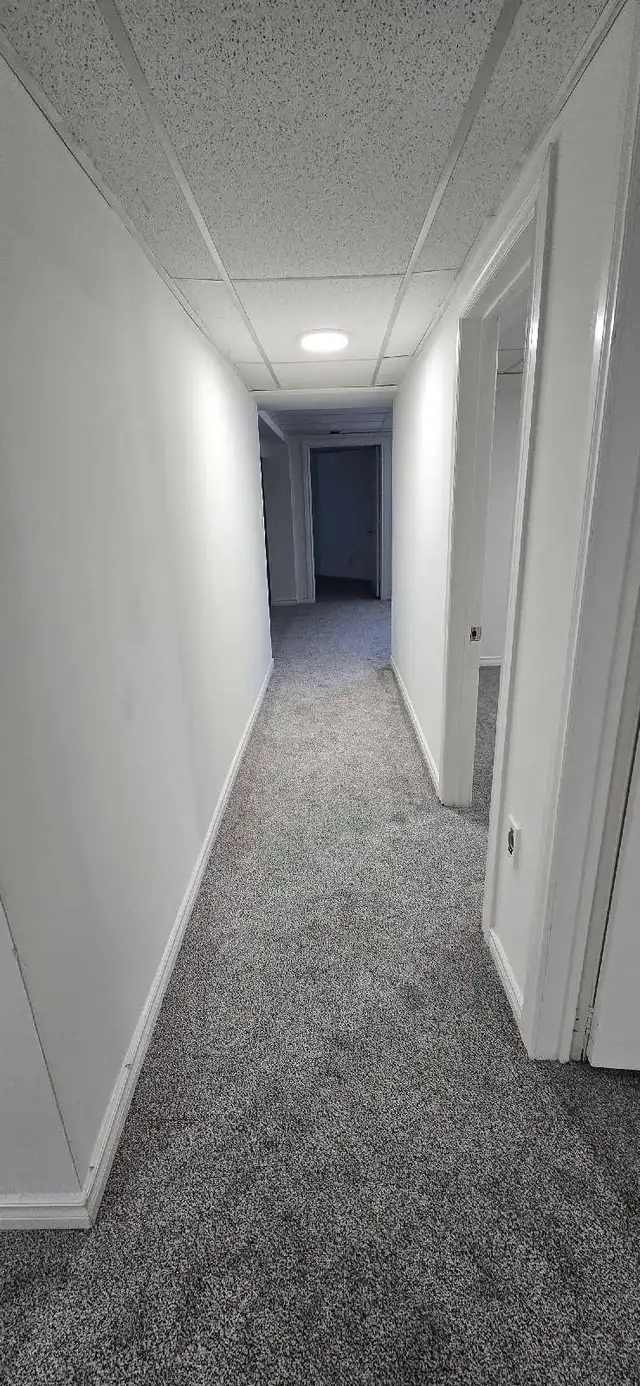 3 Bedrooms basement rental with separate entrance - Photo 7