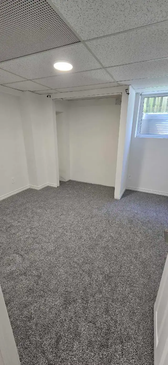 3 Bedrooms basement rental with separate entrance - Photo 8