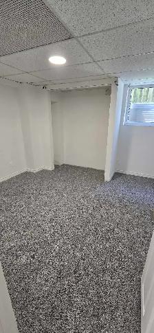 3 Bedrooms basement rental with separate entrance - Photo 8