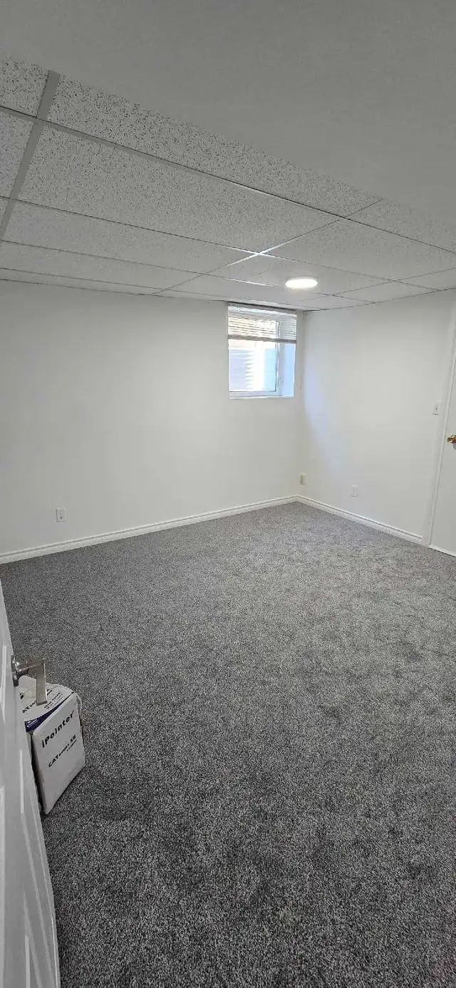 3 Bedrooms basement rental with separate entrance - Photo 9