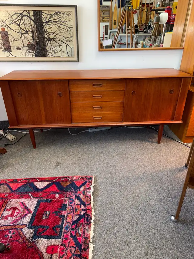 Mid-century modern Teak Sideboard credenza buffet entertainment