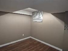 One bedroom basement apartment - Burnhamthorpe Confederation - Photo 4