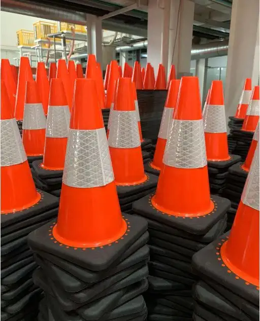 Cônes de signalisation réfléchissants - Photo 2