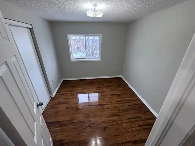 N.E. Barrie 3 Bedroom   room in bsmt, 1.5 bath, lots of parking - Photo 4