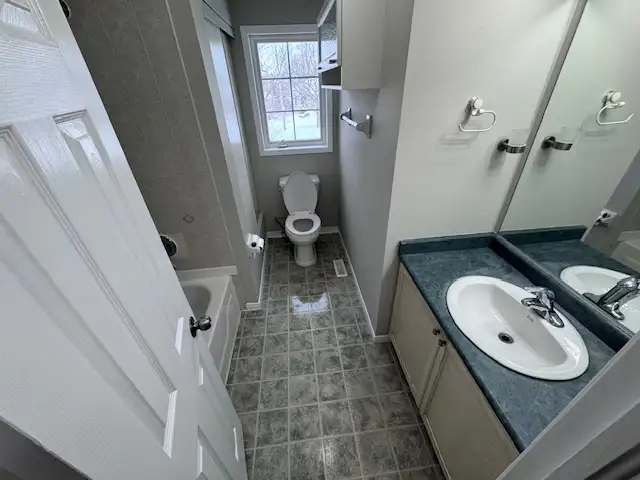 N.E. Barrie 3 Bedroom   room in bsmt, 1.5 bath, lots of parking - Photo 5