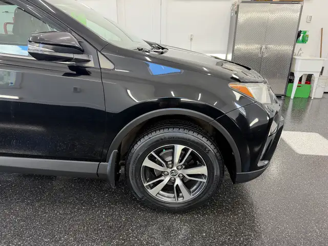 2018 Toyota RAV4 XLE All Wheel Drive - Photo 5