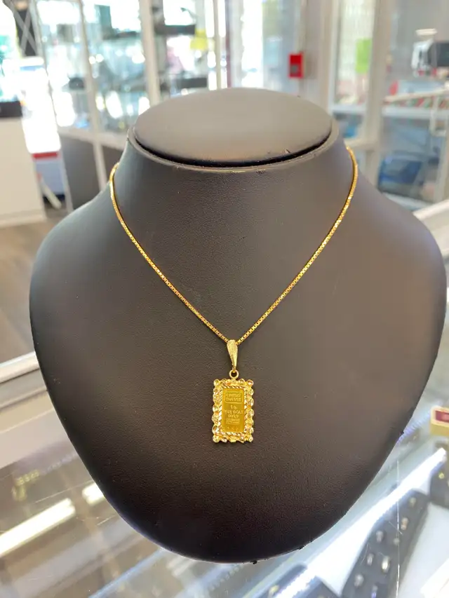 14K Gold Bar Pendant - Photo 2
