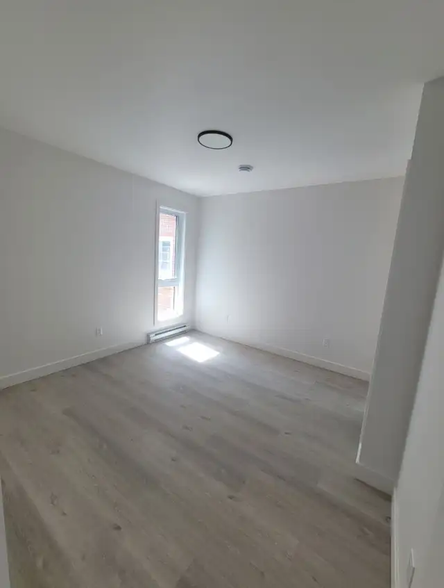 Luxueux condo neuf et moderne 3 1/2 Métro PIE-IX - Photo 2
