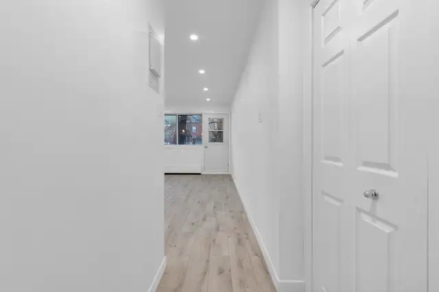 Bright 1½ NDG | Balcony · Heat & Hot Water Included $1100 - Photo 4