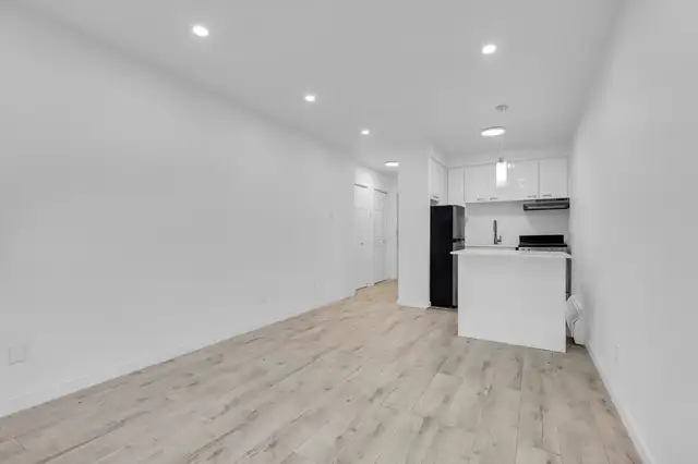 Bright 1½ NDG | Balcony · Heat & Hot Water Included $1100 - Photo 6