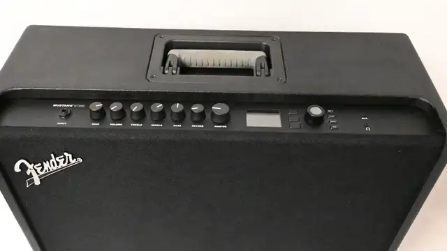 Fender Mustang GT-200 Combo Amp 200W 2x12  footswitch and covers - Photo 3