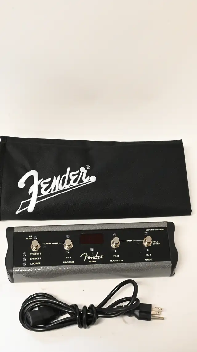 Fender Mustang GT-200 Combo Amp 200W 2x12  footswitch and covers - Photo 10