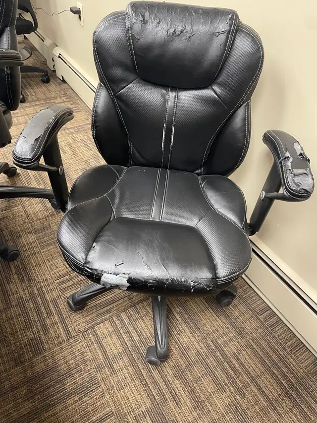 Used office chairs $20 each - Photo 3