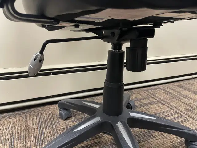 Used office chairs $20 each - Photo 7