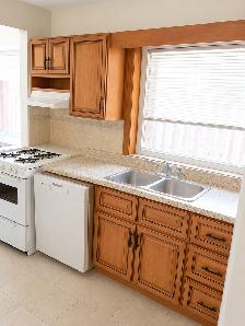 Updated 3 Bedroom Upper Unit – North End St. Catharines – Availa - Photo 3