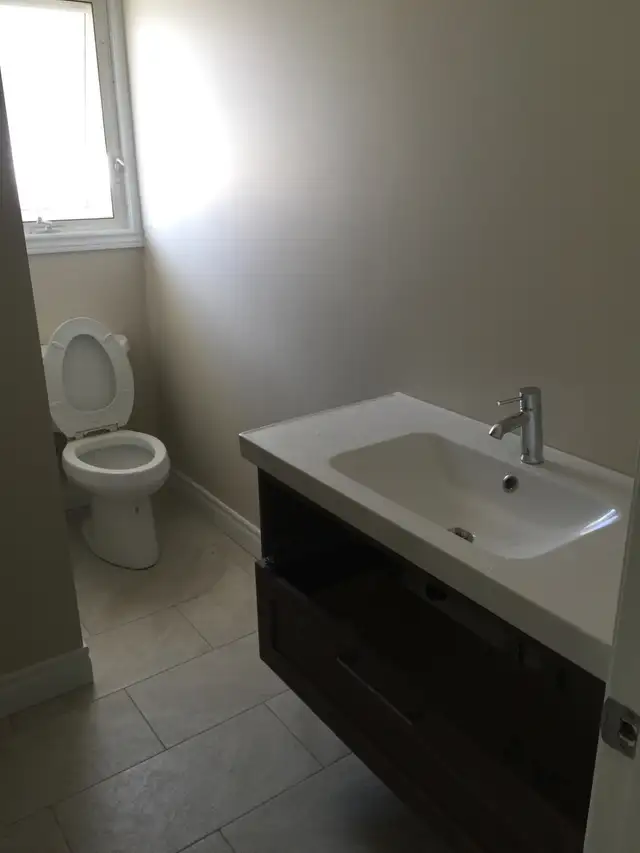 Updated 3 Bedroom Upper Unit – North End St. Catharines – Availa - Photo 13