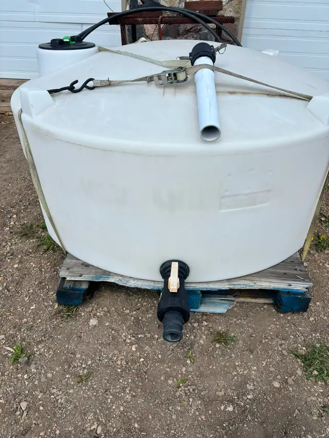 250-gallon portable water tank