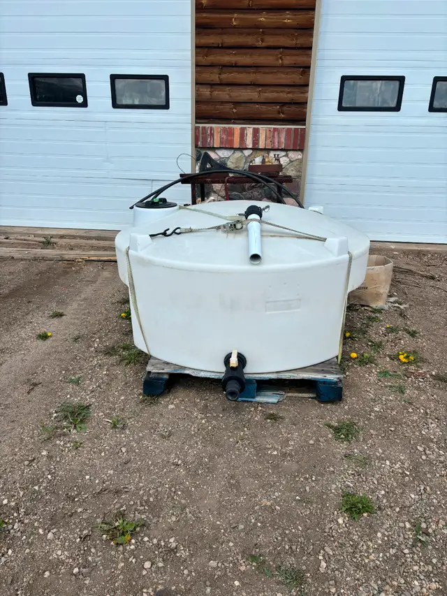 250-gallon portable water tank - Photo 2
