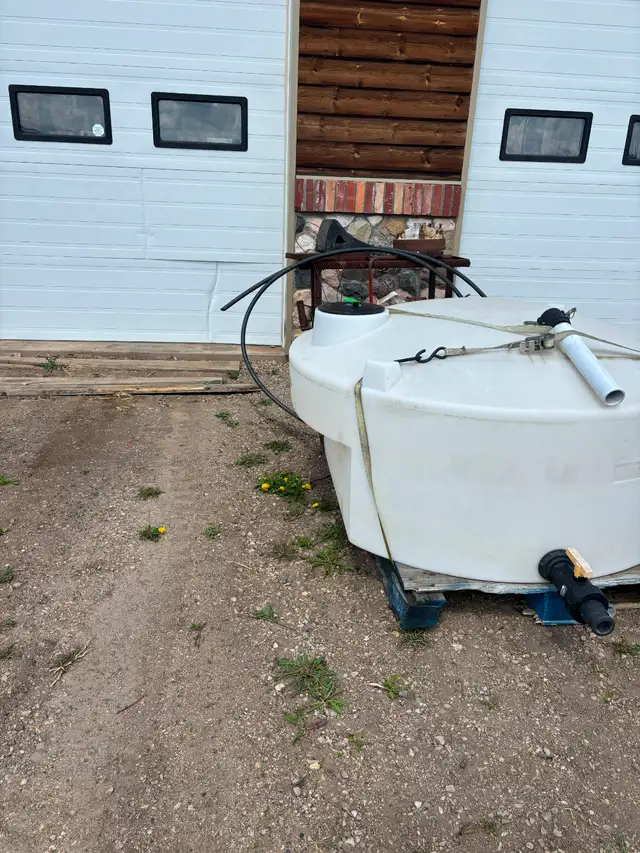 250-gallon portable water tank - Photo 3