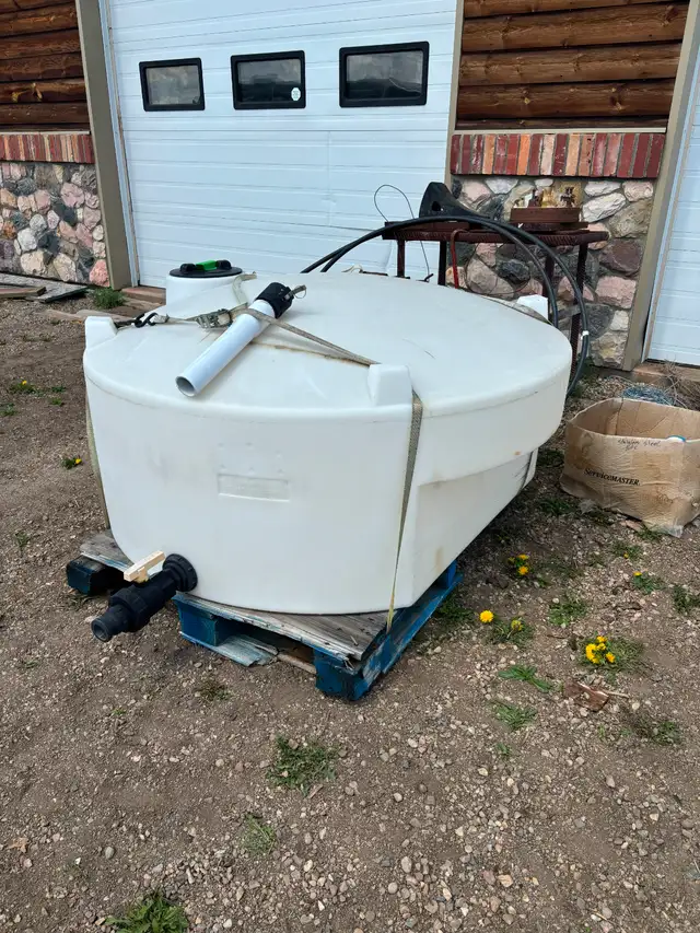 250-gallon portable water tank - Photo 4