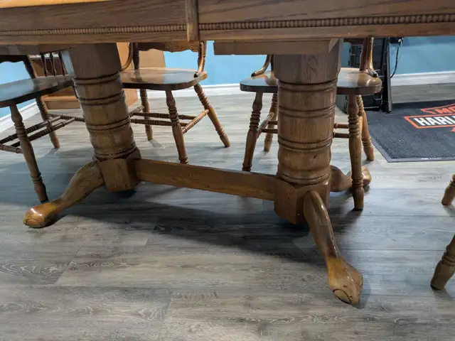 Kitchen Table & 6 Chairs - Photo 2
