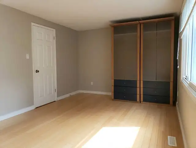 ROOM RENTAL IN HEART OF MISSISSAUGA SQUARE ONE. MALE ONLY - Photo 3