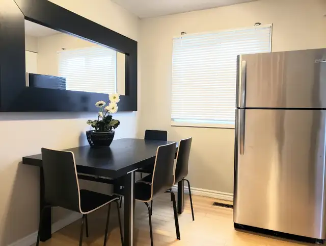 ROOM RENTAL IN HEART OF MISSISSAUGA SQUARE ONE. MALE ONLY - Photo 4