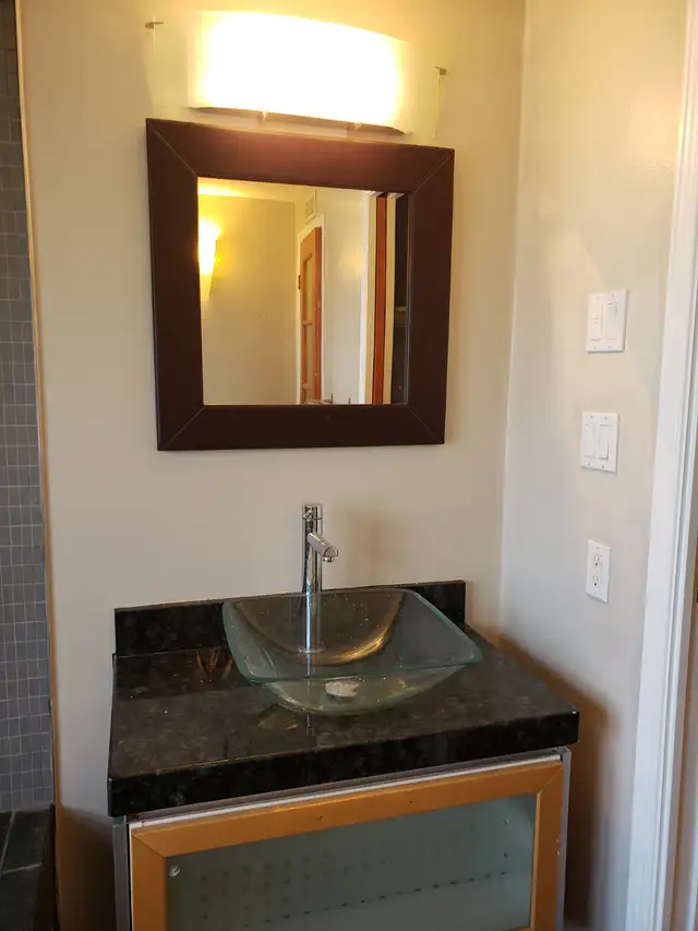 ROOM RENTAL IN HEART OF MISSISSAUGA SQUARE ONE. MALE ONLY - Photo 8
