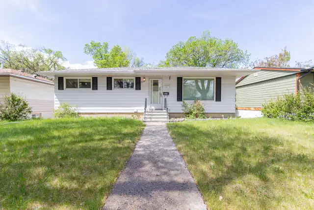 Adorable 3 Bed 1 Bath Main Floor Unit - Pet Friendly!