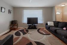 Adorable 3 Bed 1 Bath Main Floor Unit - Pet Friendly! - Photo 3