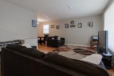 Adorable 3 Bed 1 Bath Main Floor Unit - Pet Friendly! - Photo 5