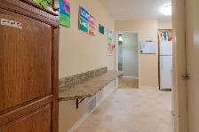 Adorable 3 Bed 1 Bath Main Floor Unit - Pet Friendly! - Photo 7