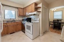 Adorable 3 Bed 1 Bath Main Floor Unit - Pet Friendly! - Photo 8