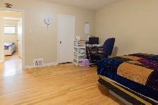 Adorable 3 Bed 1 Bath Main Floor Unit - Pet Friendly! - Photo 13