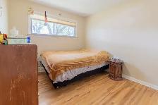 Adorable 3 Bed 1 Bath Main Floor Unit - Pet Friendly! - Photo 15