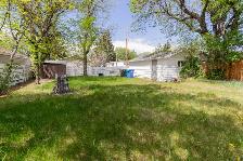 Adorable 3 Bed 1 Bath Main Floor Unit - Pet Friendly! - Photo 18