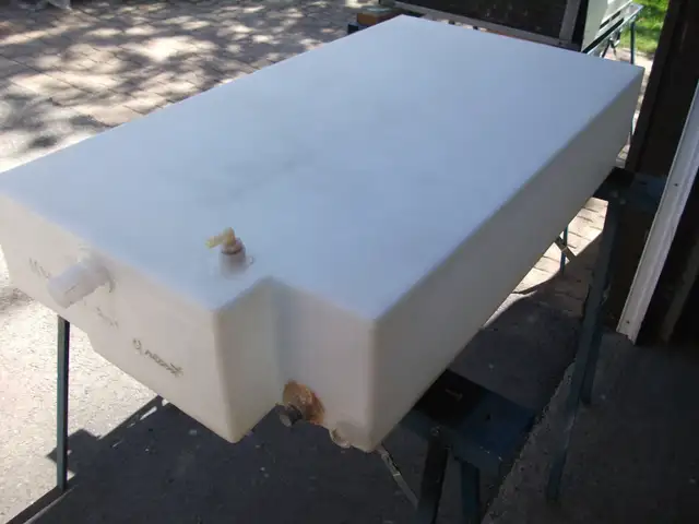 FRESH WATER TANK - Photo 2
