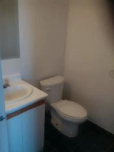 Open Concept Loft, 15 foot ceiling, Live/Work Studio - Photo 2