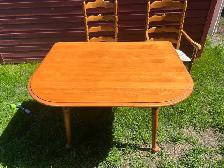 Table et 2 chaises
